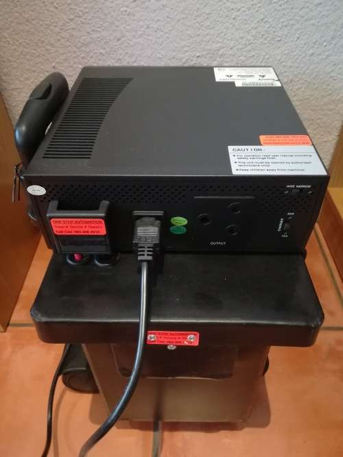 Ellies 1000va Power inverter unit complete with 1 x 105a Deep cycle battery on mobile trolley unit.