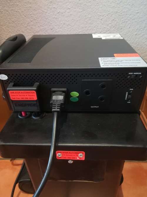 Ellies 1000va Power inverter unit complete with 1 x 105a Deep cycle battery on mobile trolley unit.