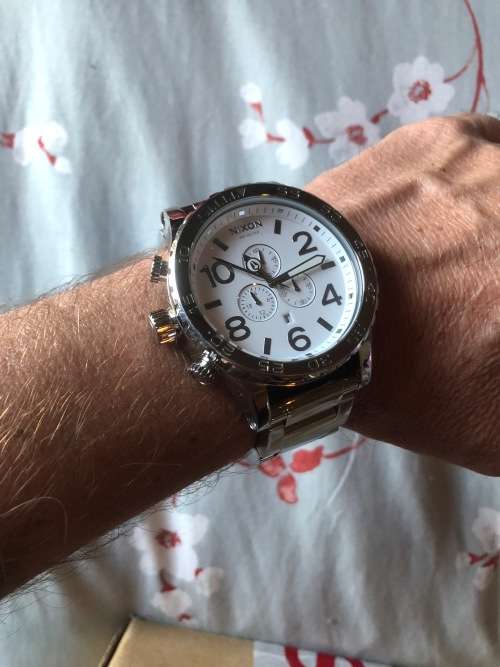 NIXON 51-30 (CROWN 9.5/10 RATING & TOMMY HILLFIGER COMBO