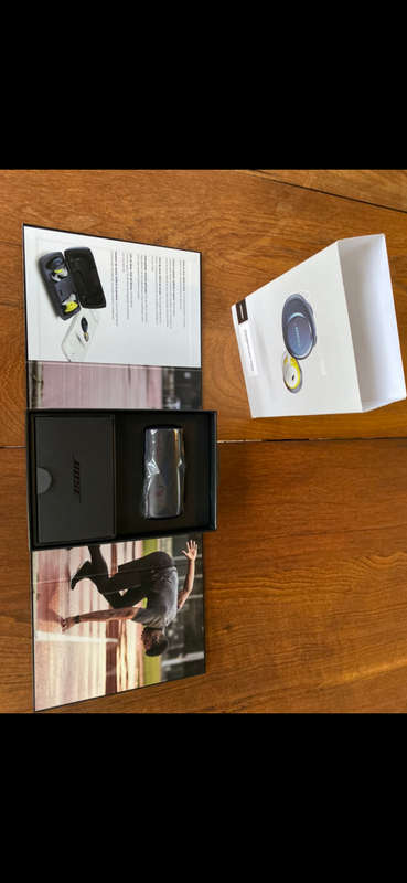 Bose SoundSport Free True Wireless Earphone  LIKE NEW 9.5/10 Mint