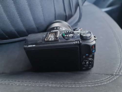 CANON EOS M3 - 24.2MP MIRRORLESS CAMERA BUNDLE