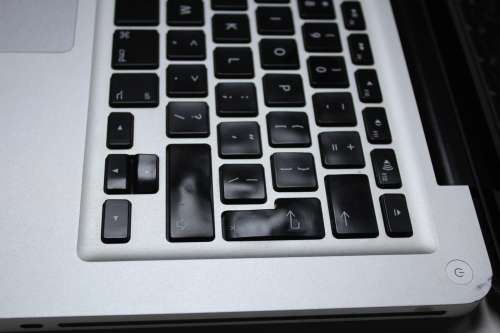 2 x Macbooks + 1 x Parts Keyboard + 1 x Charging Adapter Combo ** PLS READ DESCRIPTION **