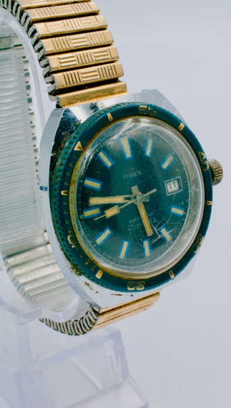 Timex Chrome plated and base metal mens watch (Mechanical)