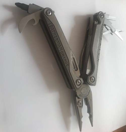 "Leatherman Charge TITANIUM TTI"!