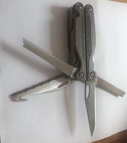 "Leatherman Charge TITANIUM TTI"!