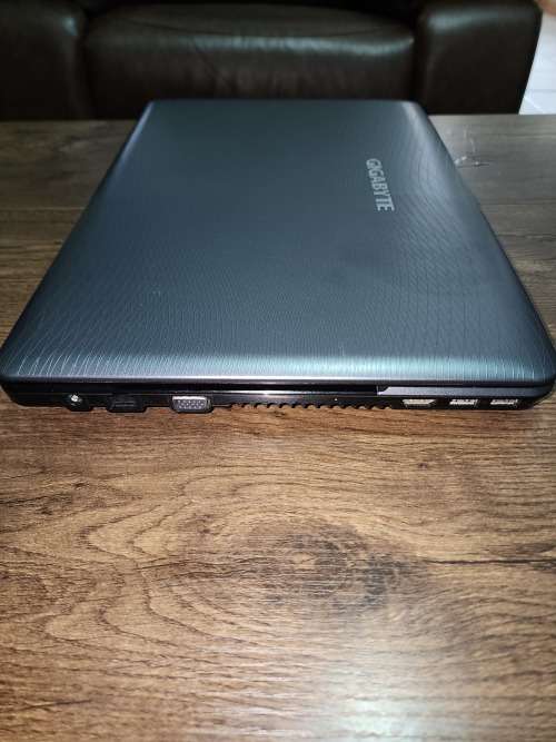 GIGABYTE Q2532 i5 LAPTOP FOR SALE