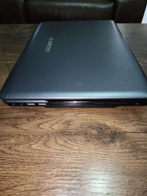 GIGABYTE Q2532 i5 LAPTOP FOR SALE