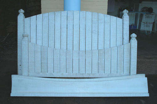 Bed frame - Head board & foot end w/ bars - White wood - Used