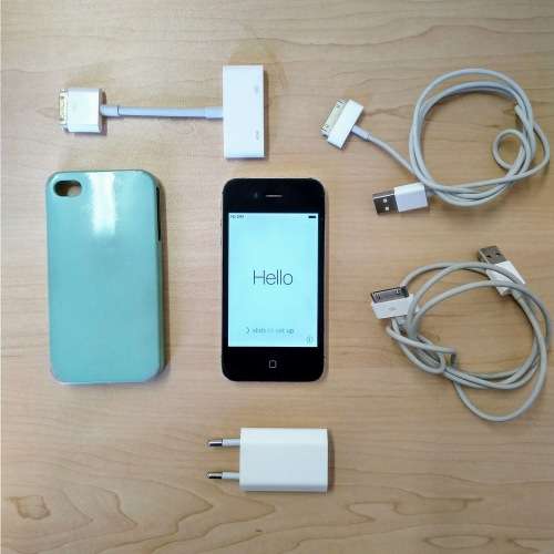 iPhone 4S 32GB With Free Accessories!