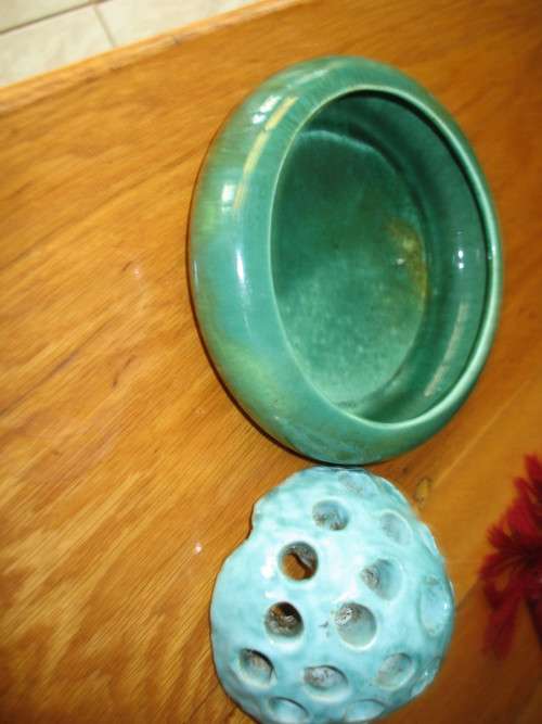 linnware bowl and flower holder