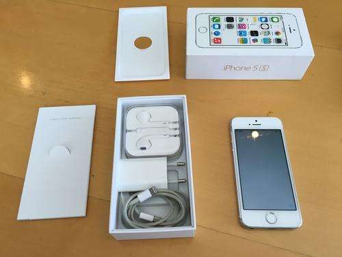iPhone 5S - 32GB - Silver & White