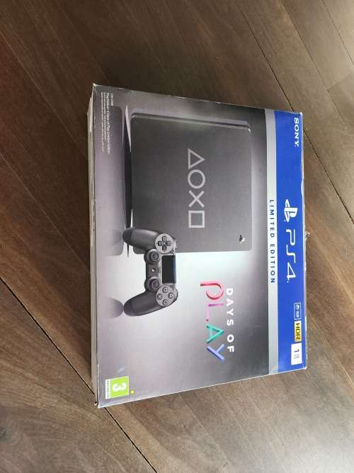 PlayStation 4 Console