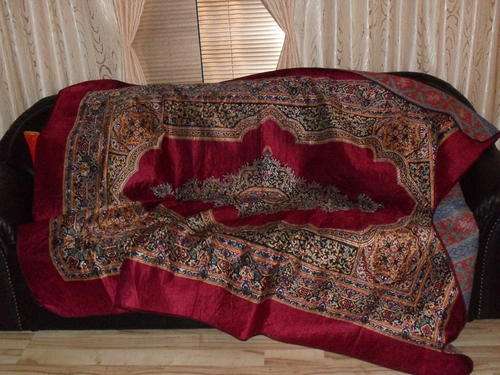 MAROON WALL OR FLOOR RUG