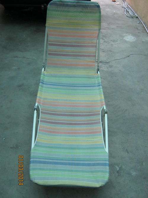 LOUNGE CHAIR