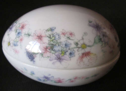 Wedgwood Small Lidded Egg Shaped Trinket Box 'Angela'