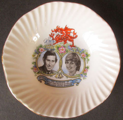 Elizabethan Commemorative Pin Dish Royal Wedding July 1981