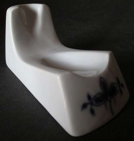Royal Copenhagen Porcelain Smoking Pipe Stand Rest #5077