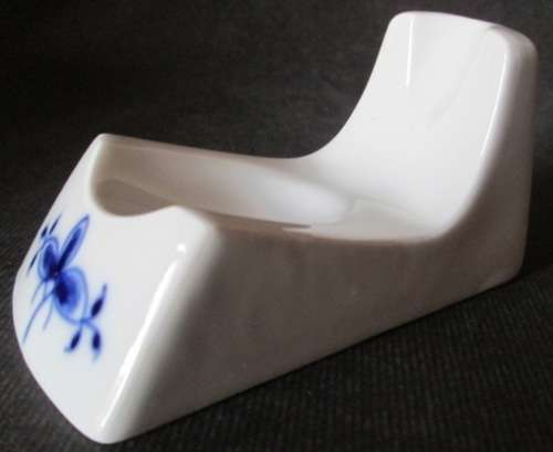 Royal Copenhagen Porcelain Smoking Pipe Stand Rest #5077