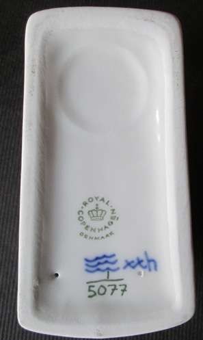 Royal Copenhagen Porcelain Smoking Pipe Stand Rest #5077