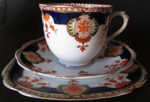 Royal Albert  Trio Wembley Pattern c+- 1927 Imari Colours