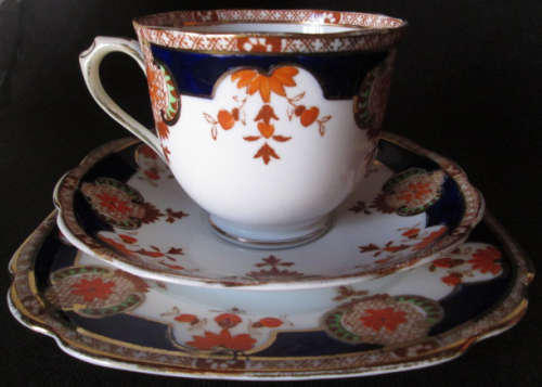 Royal Albert  Trio Wembley Pattern c+- 1927 Imari Colours