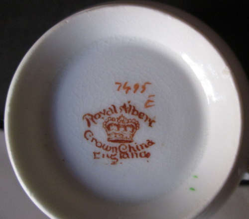 Royal Albert  Trio Wembley Pattern c+- 1927 Imari Colours