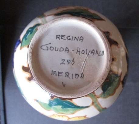 For G Creations Gouda Regina Vase 'Merida'