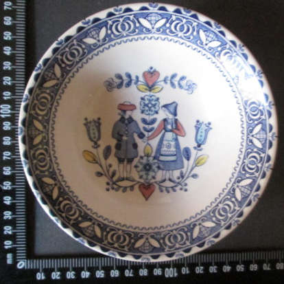 Johnson Brothers Dessert Bowl 'Hearts and Flowers'
