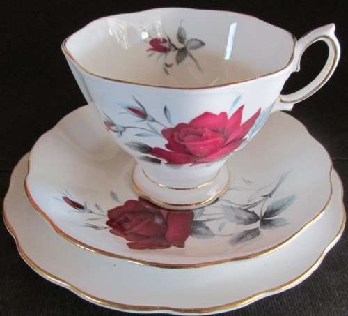 Royal Albert Trio 'Sweet Romance'