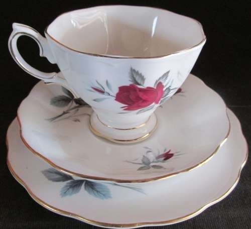 Royal Albert Trio 'Sweet Romance'