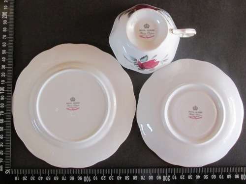 Royal Albert Trio 'Sweet Romance'