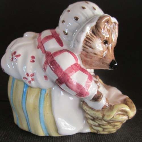 Beswick Beatrix Potter 'Mrs Tiggy-winkle Washing' with box