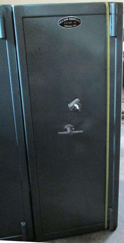 Rifle Safe 4 Rifles with Shelving,  SA Safe Equipment