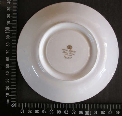 Royal Albert Saucer 'Val D'or'