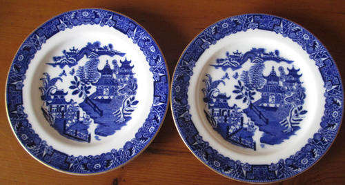 2 Royal Worcester Wall Plates "Willow Pattern"