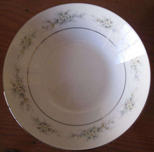Noritake Coupe Soup Bowl in the Melissa pattern, Diameter 190mm