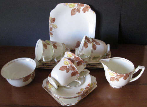 21 Piece Royal Doulton Tea Set 'Autumn Leaves on it'