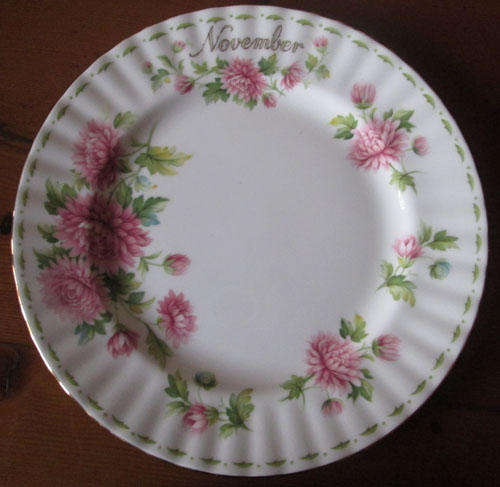 Royal Albert Plate 'Flowers of the Month Series Chrysanthemum' November