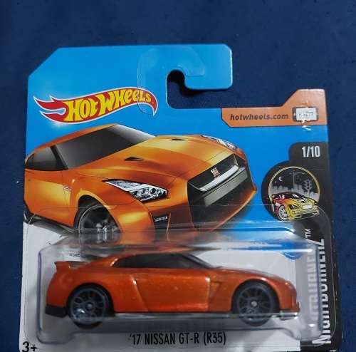 `17 Nissan GTR (R35)