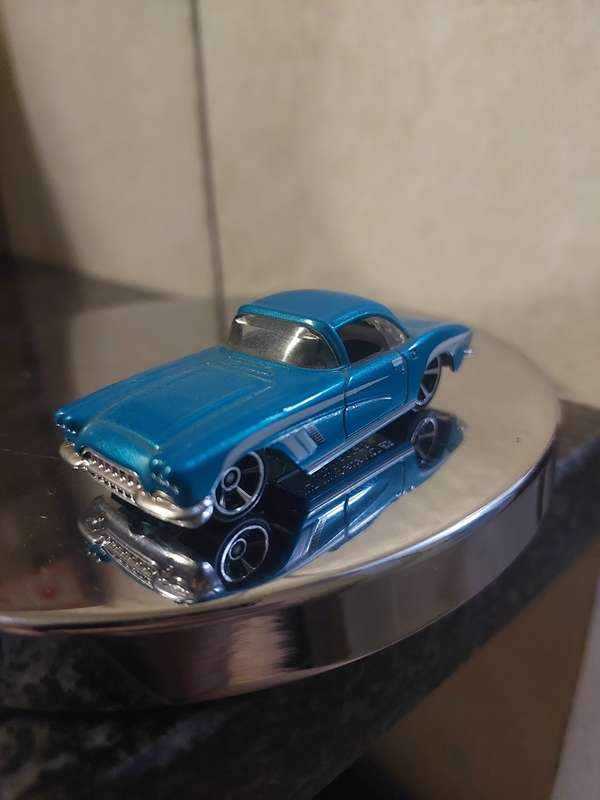 Hot Wheels `62 Corvette