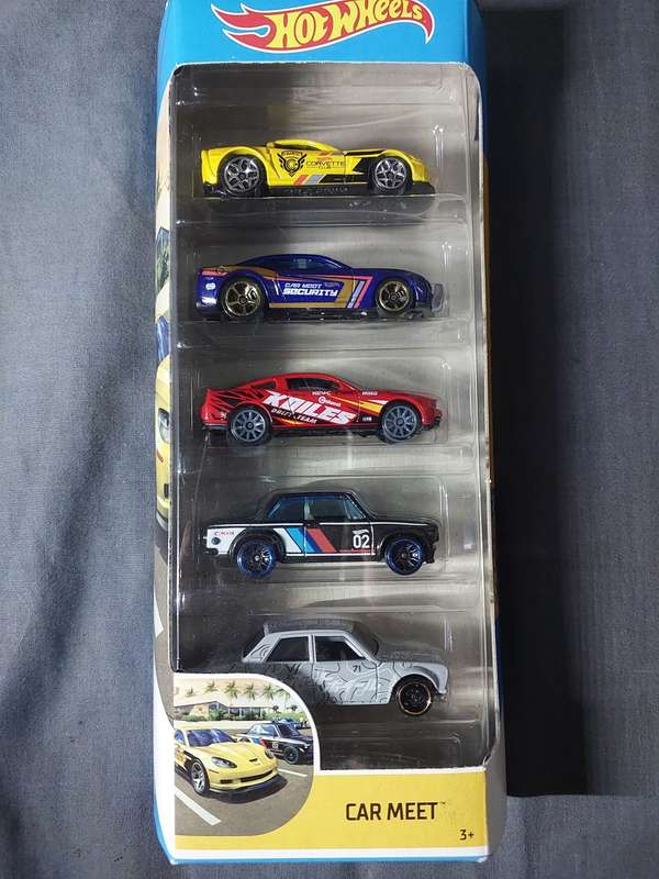 HOT WHEELS CAR MEET (5 pack)