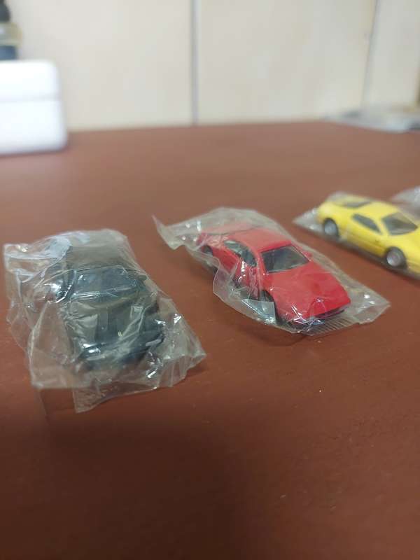 6x MINI FERARRI CARS (1x open, 5x sealed) METAL