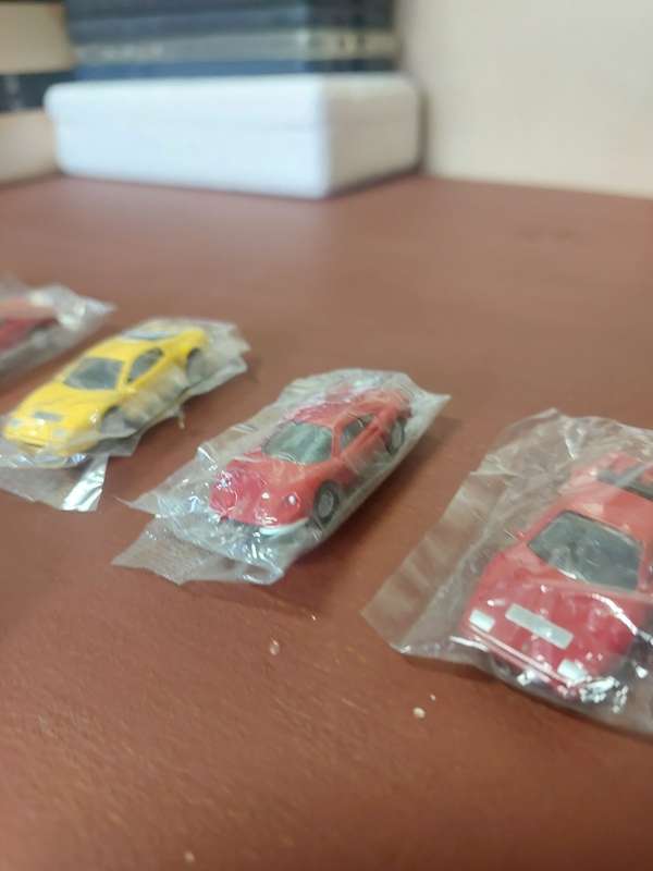 6x MINI FERARRI CARS (1x open, 5x sealed) METAL