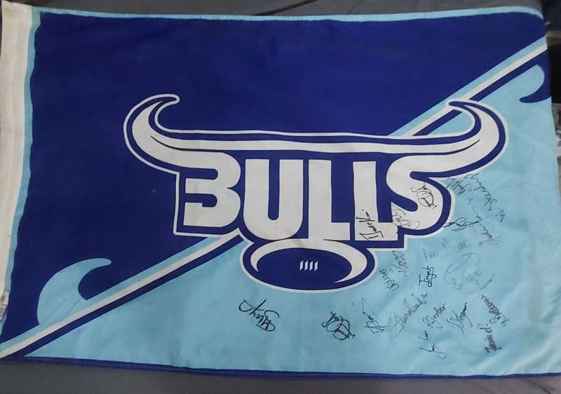 BLUE BULLS SIGNED FLAG (Olivier, Du Preez, Steenkamp, Kuhn, Steyn, Gerber, Engels Stegman, etc.)