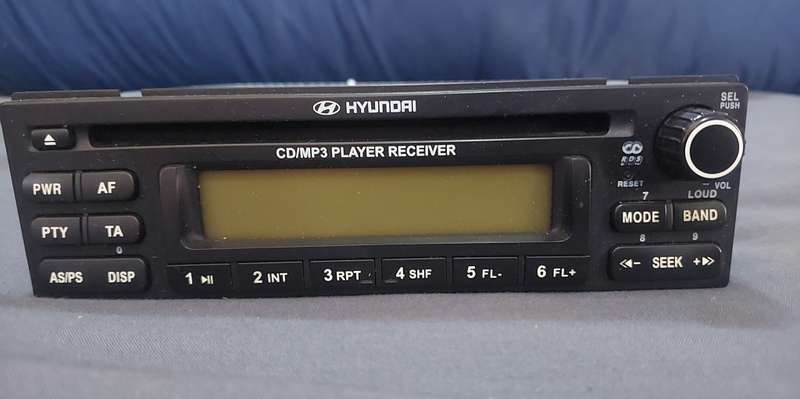 ORIGINAL HYUNDAI RADIO FRONTLOADER