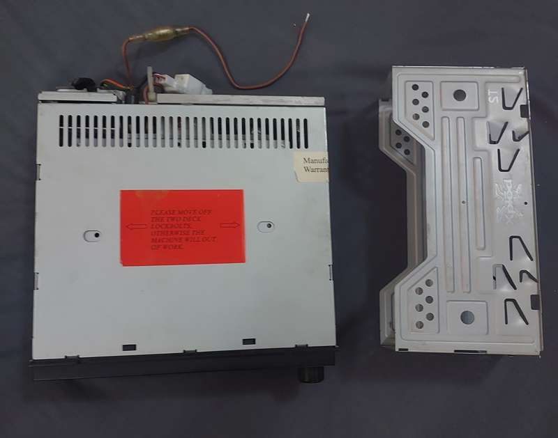 ORIGINAL HYUNDAI RADIO FRONTLOADER