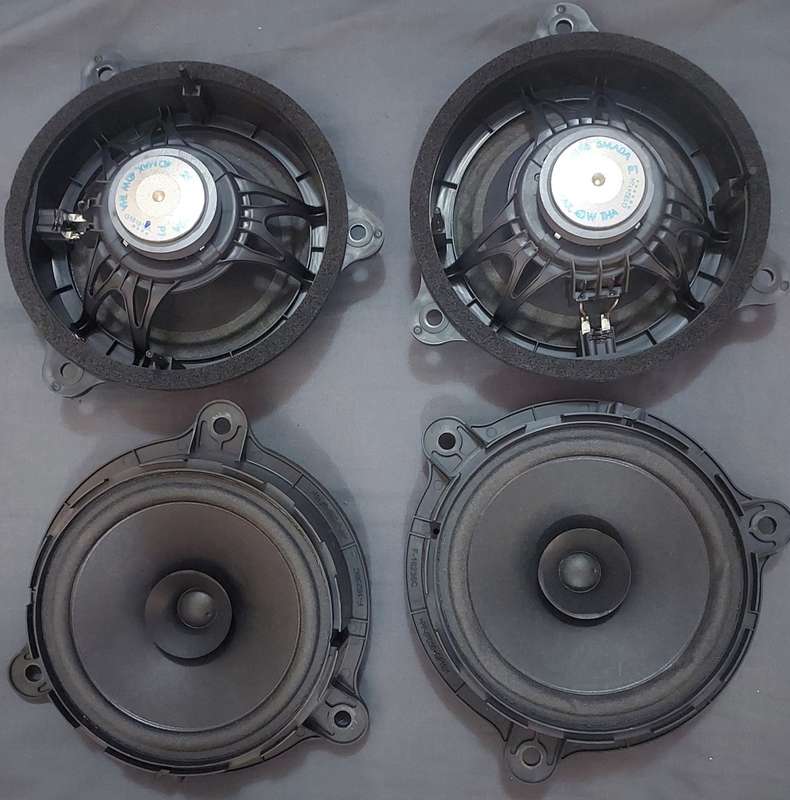 CAR DOOR SPEAKERS (4)