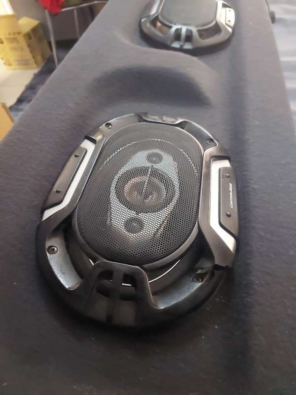 LIGHTNING AUDIO 6"9 SPEAKERS (2)