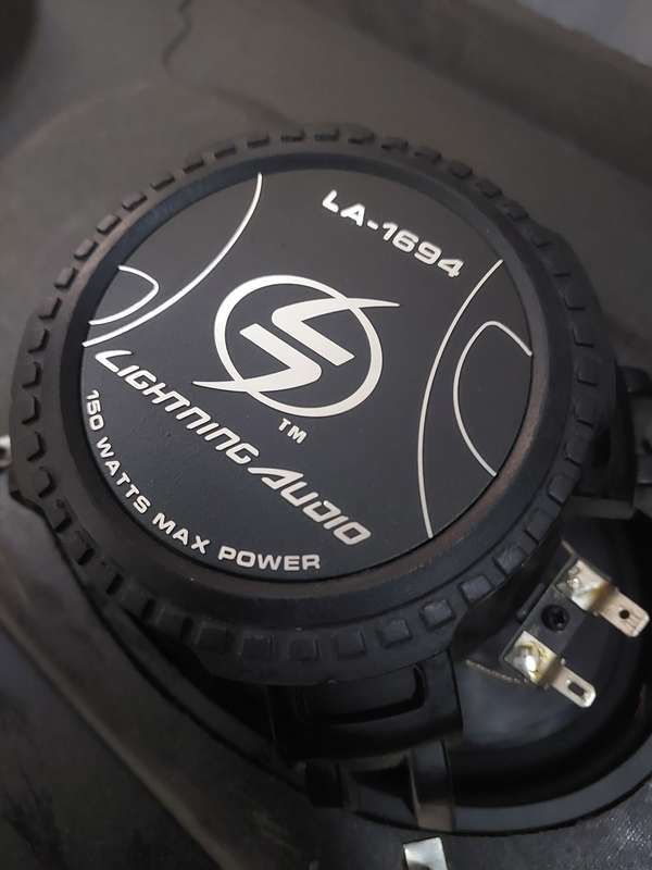 LIGHTNING AUDIO 6"9 SPEAKERS (2)