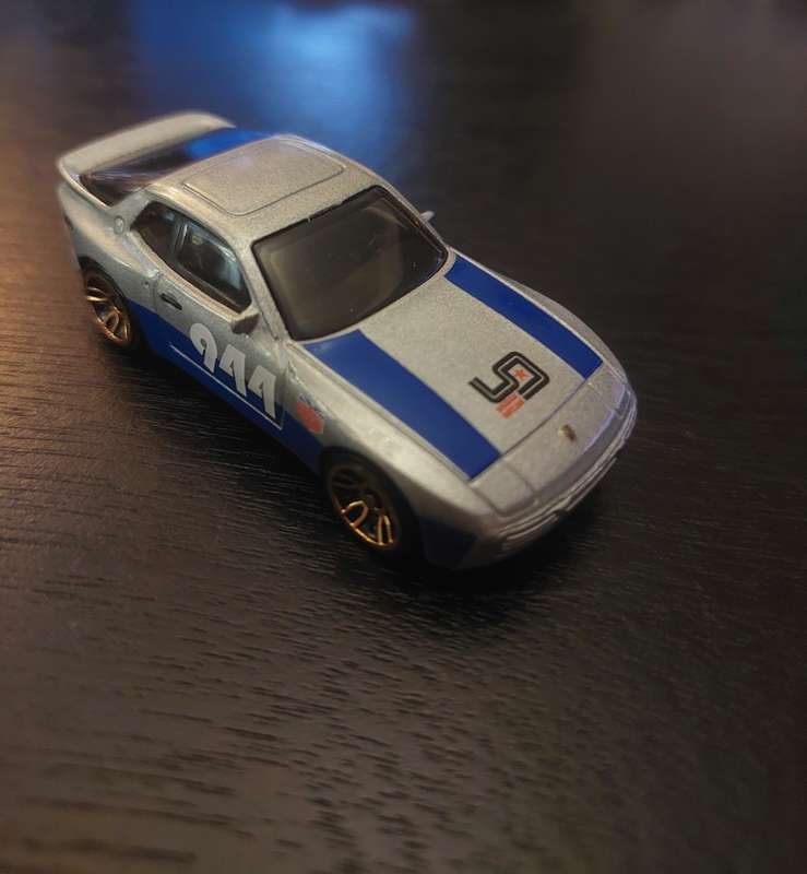 hot wheels '89 Porsche 944 Turbo